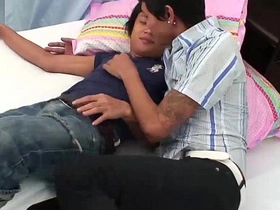 Golden shower and bareback sex with Asian couples